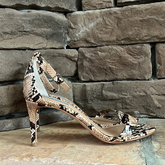 Steve Madden Shoes - Steve Madden Stecia Snake Print Ankle Strap Pumps / SZ 10